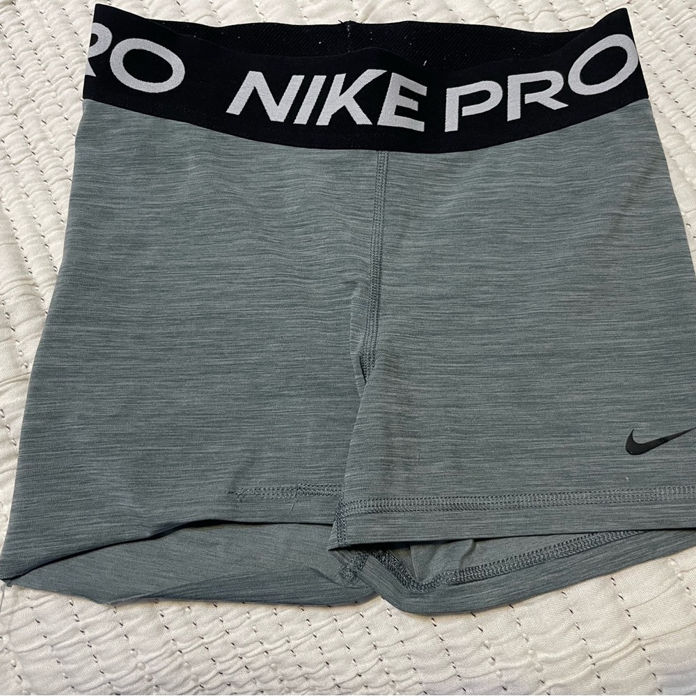 Women’s Nike Pro Dri-FIT Mid-Rise Training Shorts